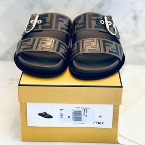 NWB SOLD OUT AUTHENTIC FENDI LEATHER FLAT SLIDES